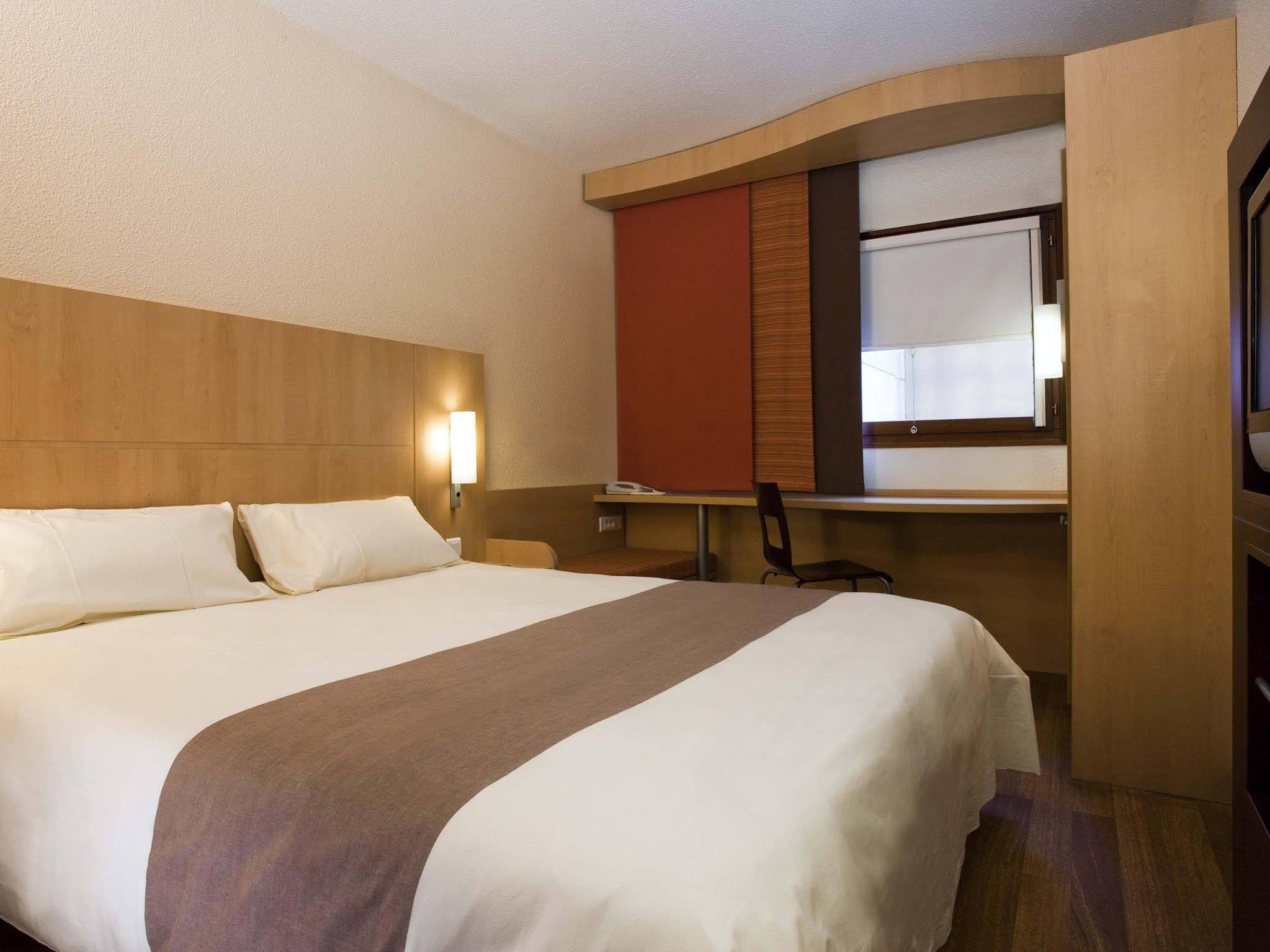 Ibis Alencon Hotell Exteriör bild