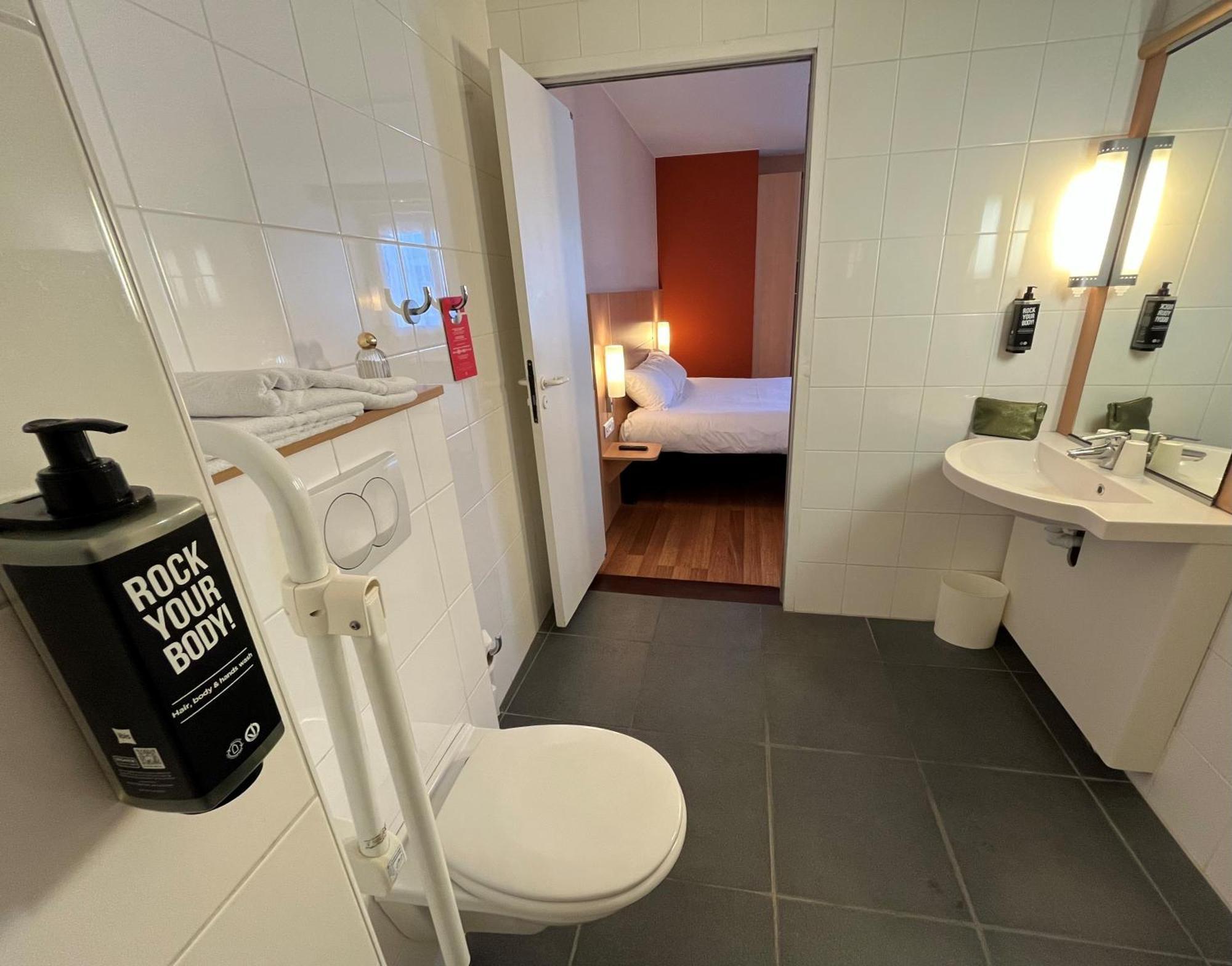 Ibis Alencon Hotell Exteriör bild