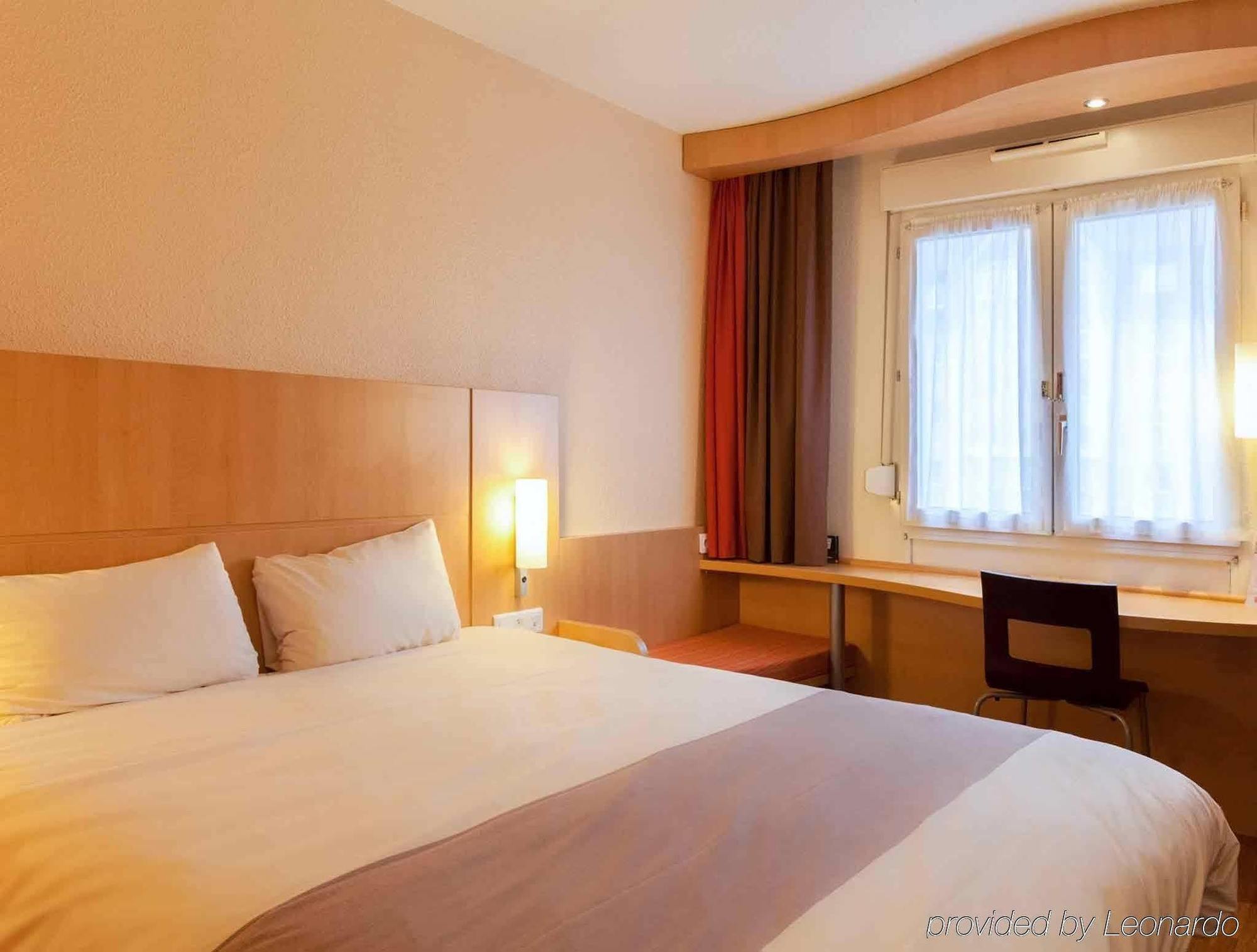 Ibis Alencon Hotell Exteriör bild
